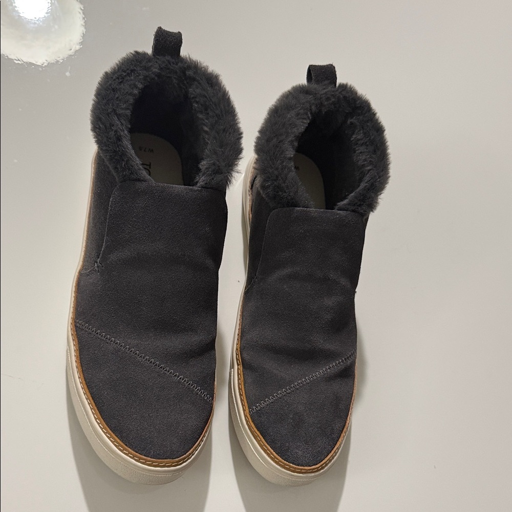 Toms Paxton Booties Womens 7.5 Slip-On Water Resistant Gray Suede Fur Lined
